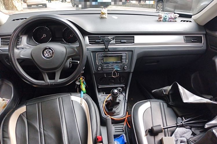 Used Volkswagen Bora 2018 1.5L Manual Fashion Model Center Console