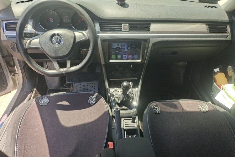 Used Volkswagen Bora 2018 1.5L Manual Fashion Model Center Console