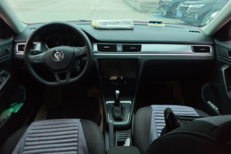 Used Volkswagen Bora 2018 1.5L Automatic Fashion Model Center Console