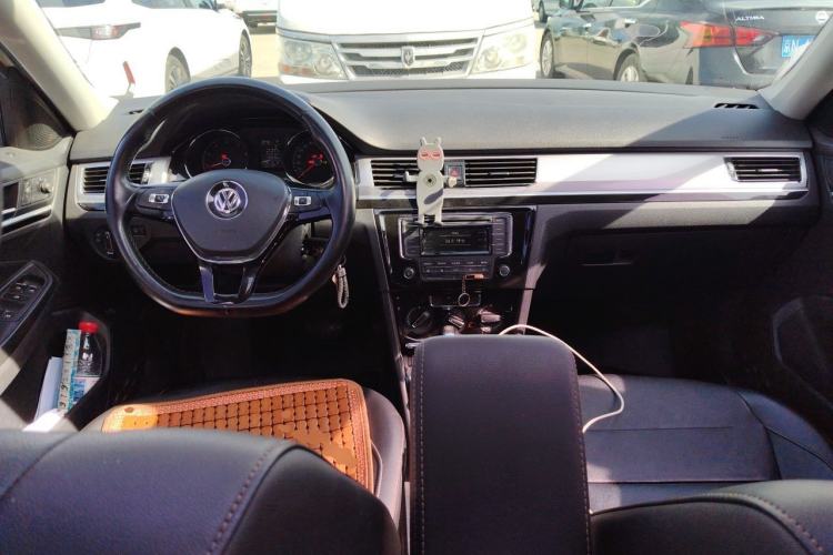 Used Volkswagen Bora 2018 1.5L Automatic Comfort Model Center Console