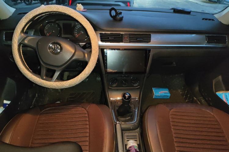 Used Volkswagen Bora 2018 1.5L Manual Fashion Model Center Console