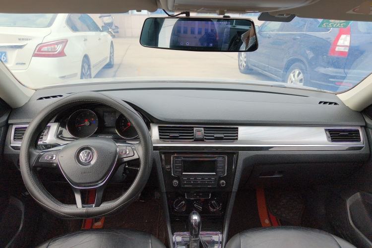 Used Volkswagen Bora 2018 1.5L Automatic Comfort Model Center Console