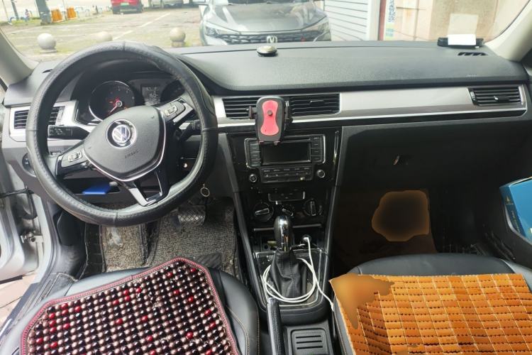 Used Volkswagen Bora 2018 1.5L Automatic Comfort Model Center Console