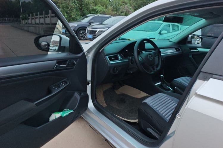 Used Volkswagen Bora 2018 1.5L Automatic Fashion Model Driver Seat