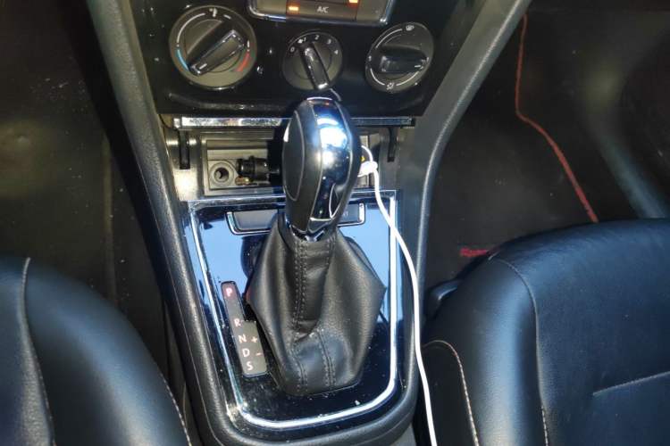 Used Volkswagen Bora 2018 1.5L Automatic Comfort Model Gear Lever