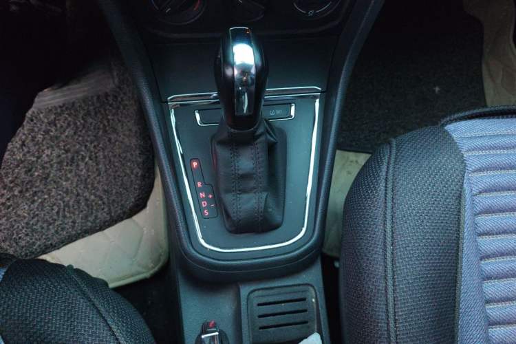 Used Volkswagen Bora 2018 1.5L Automatic Fashion Model Gear Lever