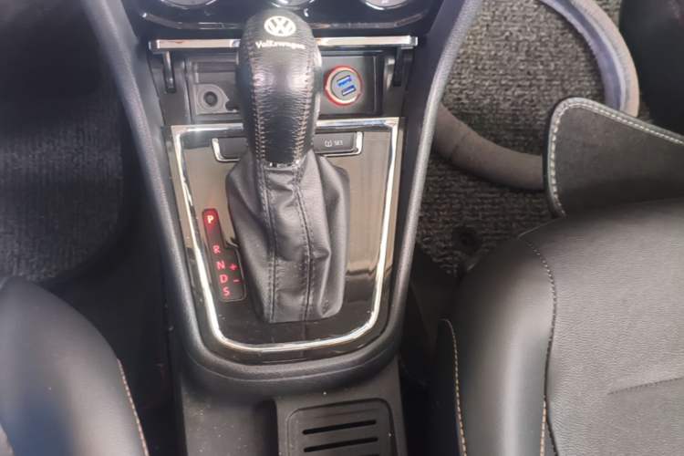 Used Volkswagen Bora 2018 1.5L Automatic Comfort Model Gear Lever