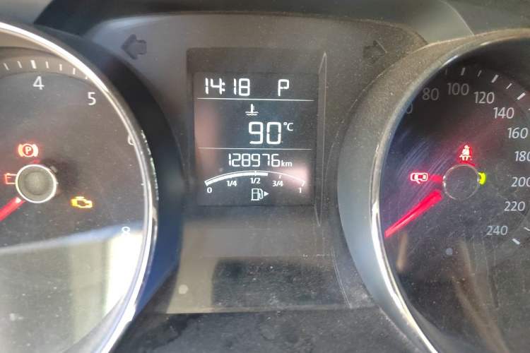 Used Volkswagen Bora 2018 1.5L Automatic Fashion Model Odometer Close Up