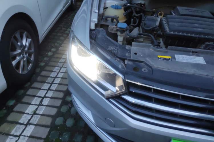 Used Volkswagen Bora 2018 1.5L Automatic Comfort Model Right Front Headlight