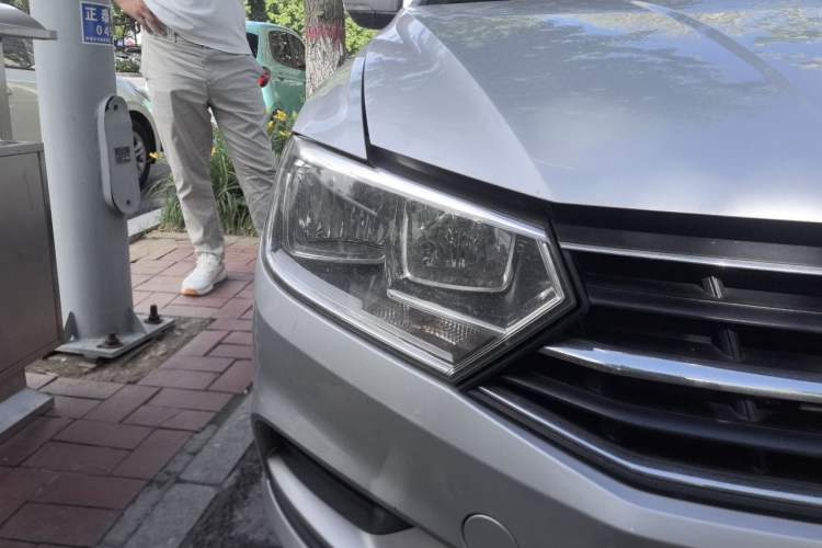 Used Volkswagen Bora 2018 1.5L Automatic Fashion Model Right Front Headlight