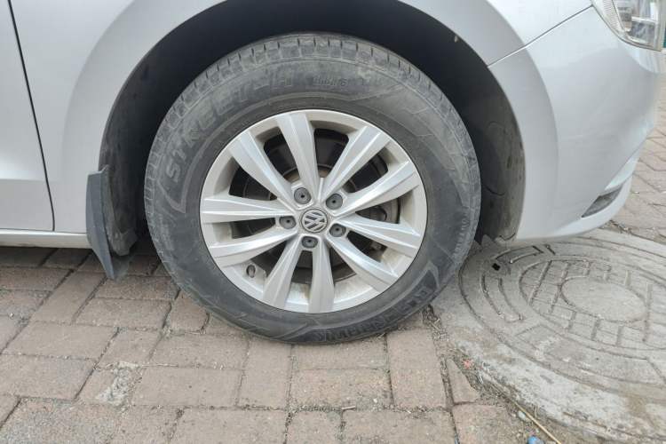 Used Volkswagen Bora 2018 1.5L Manual Fashion Model Right Front Wheel Hub