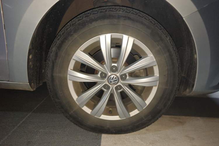 Used Volkswagen Bora 2018 1.5L Automatic Fashion Model Right Front Wheel Hub
