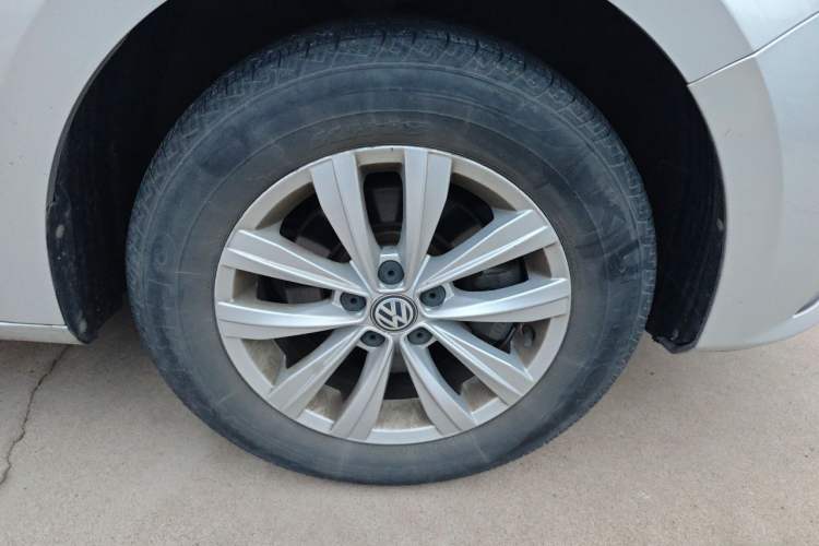 Used Volkswagen Bora 2018 1.5L Automatic Fashion Model Right Front Wheel Hub
