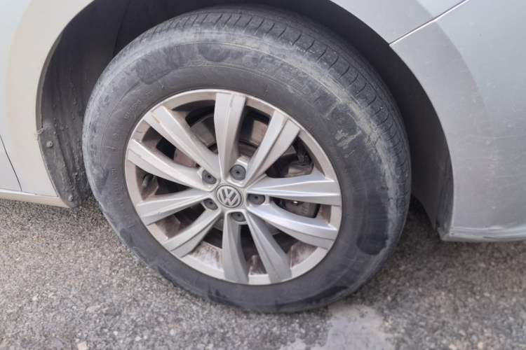 Used Volkswagen Bora 2018 1.5L Automatic Fashion Model Right Front Wheel Hub