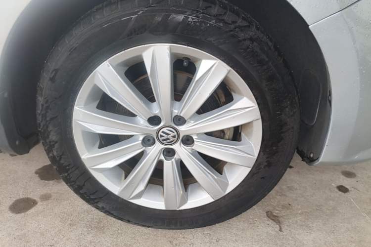 Used Volkswagen Bora 2018 1.5L Automatic Comfort Model Right Front Wheel Hub