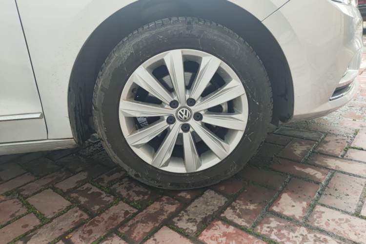 Used Volkswagen Bora 2018 1.5L Automatic Comfort Model Right Front Wheel Hub