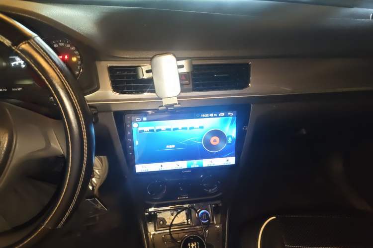 Used Volkswagen Bora 2018 1.5L Manual Fashion Model Audio And AC Panel