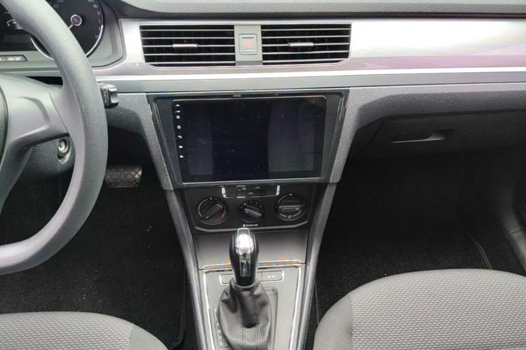 Used Volkswagen Bora 2018 1.5L Automatic Fashion Model Audio And AC Panel