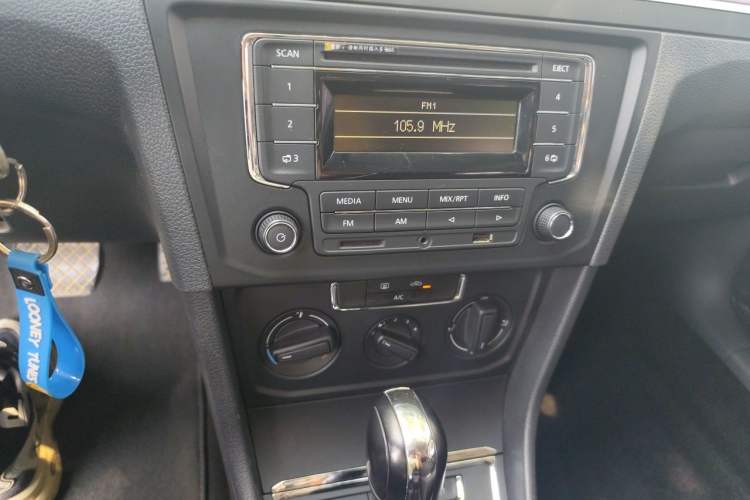Used Volkswagen Bora 2018 1.5L Automatic Fashion Model Audio And AC Panel