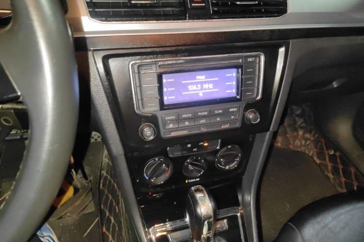 Used Volkswagen Bora 2018 1.5L Automatic Comfort Model Audio And AC Panel