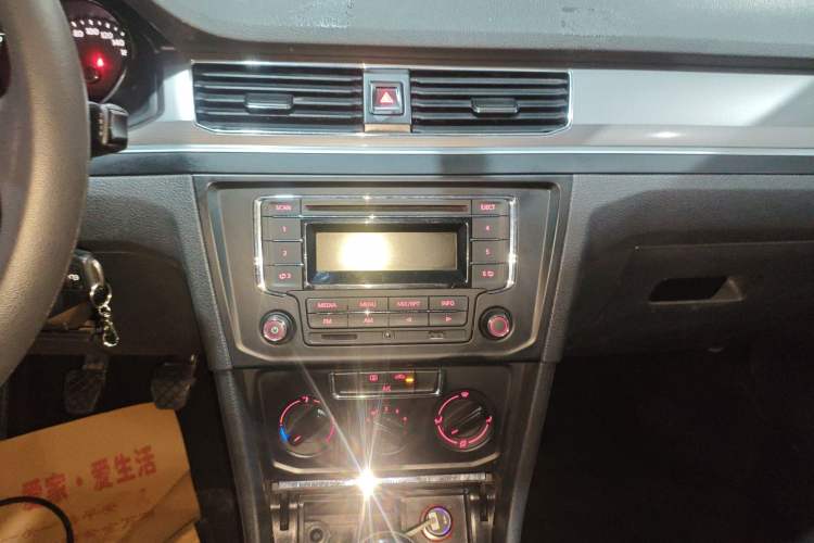 Used Volkswagen Bora 2018 1.5L Manual Fashion Model Audio And AC Panel
