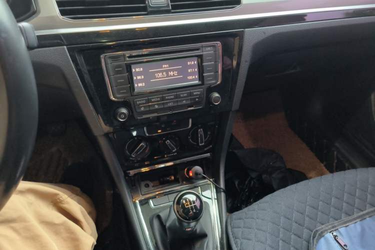 Used Volkswagen Bora 2018 1.5L Manual Comfort Model Audio And AC Panel