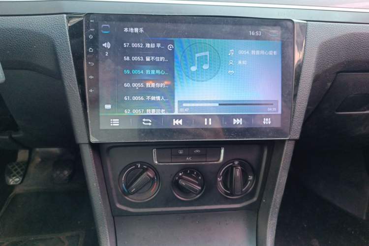Used Volkswagen Bora 2018 1.5L Manual Fashion Model Audio And AC Panel