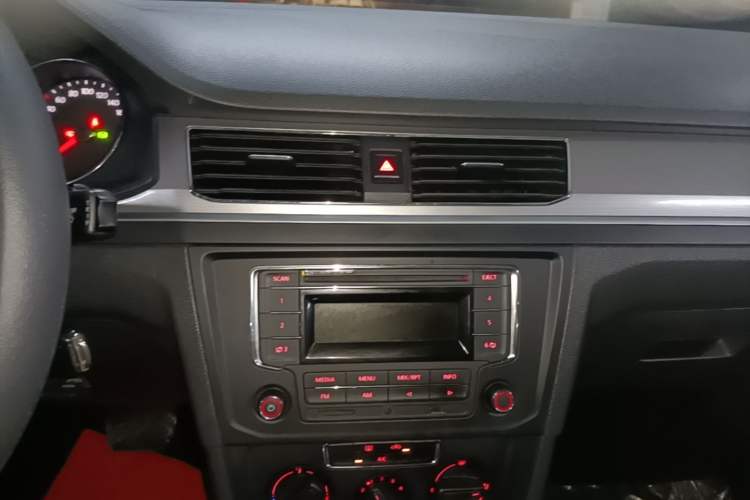 Used Volkswagen Bora 2018 1.5L Automatic Fashion Model Audio And AC Panel