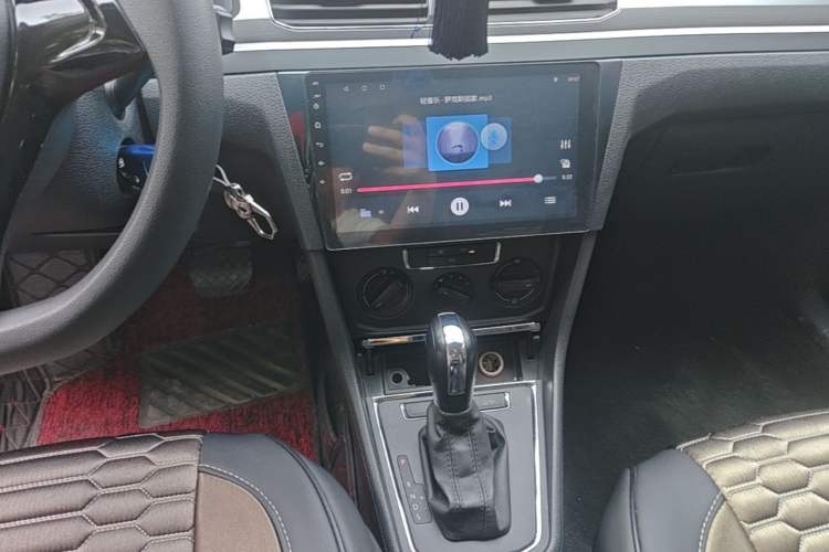 Used Volkswagen Bora 2018 1.5L Automatic Fashion Model Audio And AC Panel