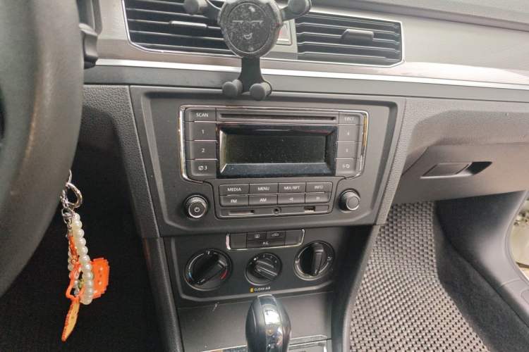 Used Volkswagen Bora 2018 1.5L Automatic Fashion Model Audio And AC Panel