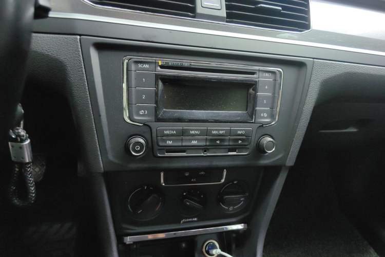 Used Volkswagen Bora 2018 1.5L Manual Fashion Model Audio And AC Panel