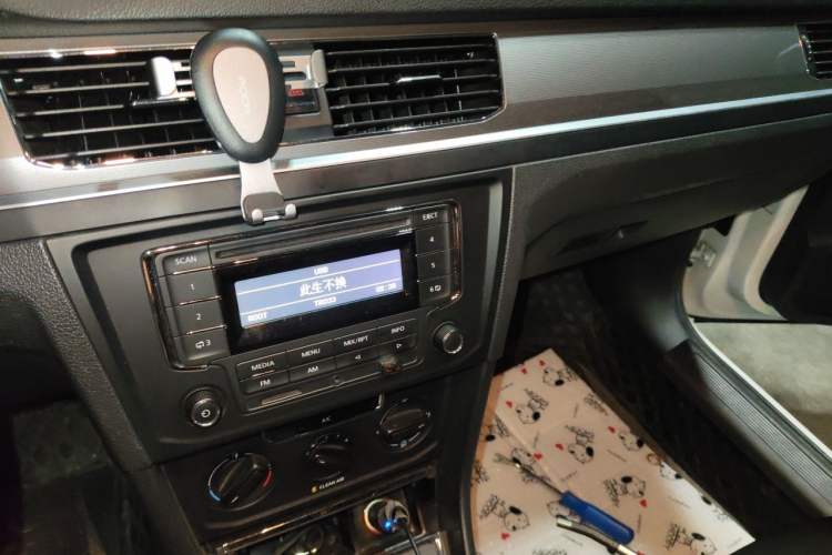 Used Volkswagen Bora 2018 1.5L Manual Fashion Model Audio And AC Panel