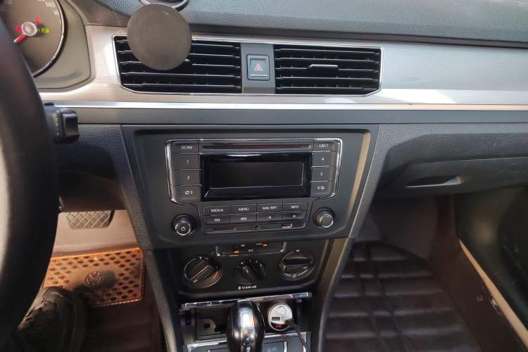 Used Volkswagen Bora 2018 1.5L Automatic Fashion Model Audio And AC Panel