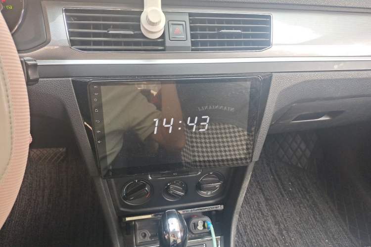 Used Volkswagen Bora 2018 1.5L Automatic Fashion Model Audio And AC Panel
