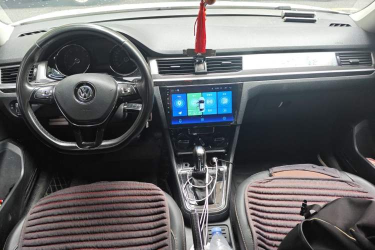 Used Volkswagen Bora 2018 1.5L Automatic Comfort Model Center Console
