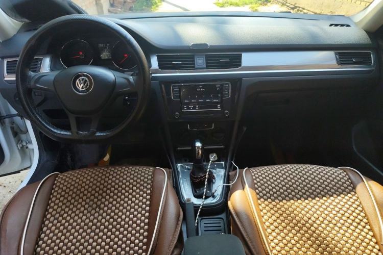 Used Volkswagen Bora 2018 1.5L Automatic Fashion Model Center Console