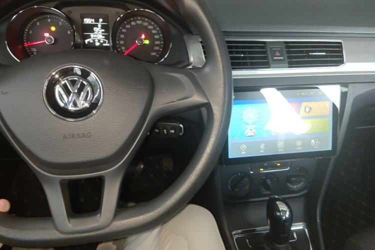 Used Volkswagen Bora 2018 1.5L Automatic Fashion Model Center Console