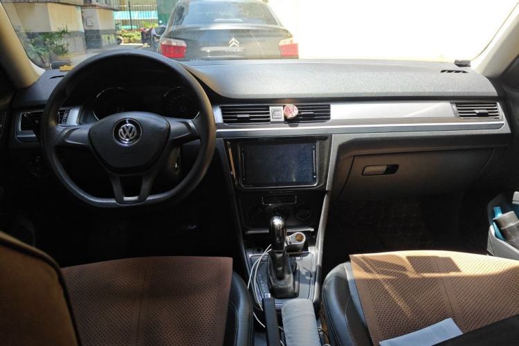 Used Volkswagen Bora 2018 1.5L Automatic Fashion Model Center Console