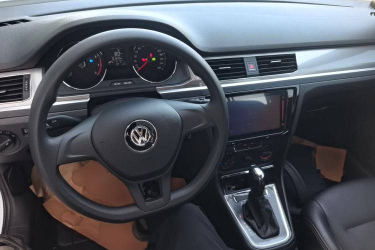 Used Volkswagen Bora 2018 1.5L Automatic Fashion Model Center Console