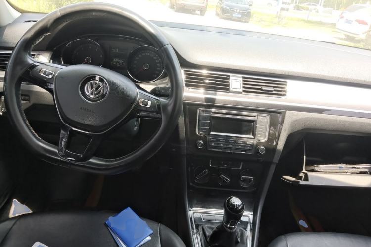 Used Volkswagen Bora 2018 1.5L Manual Comfort Model Center Console