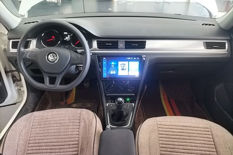Used Volkswagen Bora 2018 1.5L Manual Fashion Model Center Console
