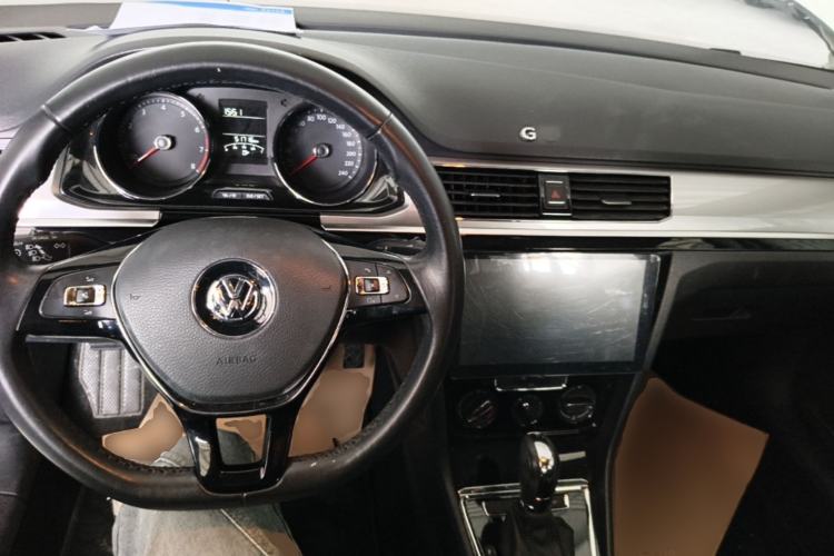 Used Volkswagen Bora 2018 1.5L Automatic Comfort Model Center Console