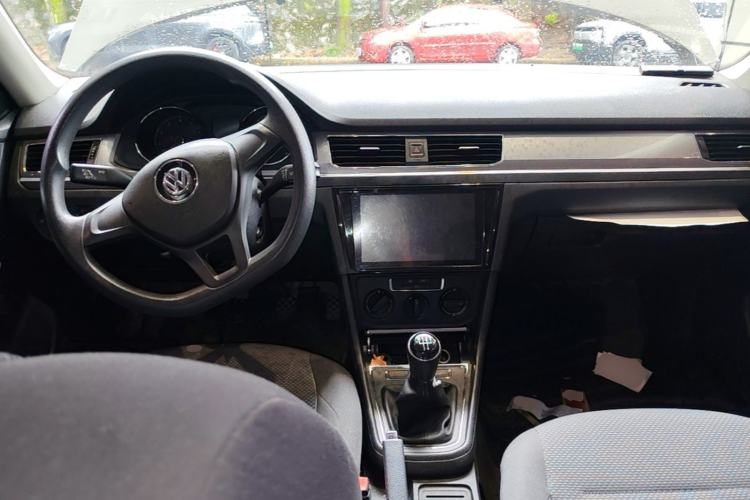 Used Volkswagen Bora 2018 1.5L Manual Fashion Model Center Console