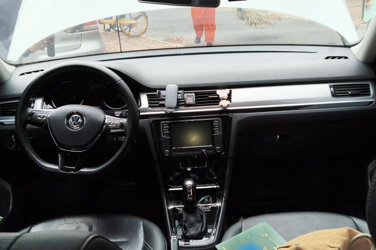 Used Volkswagen Bora 2018 1.5L Automatic Comfort Model Center Console