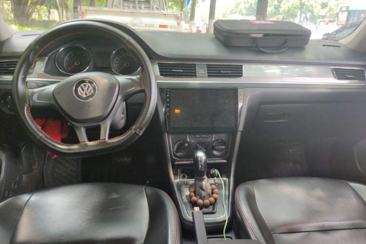 Used Volkswagen Bora 2018 1.5L Automatic Fashion Model Center Console