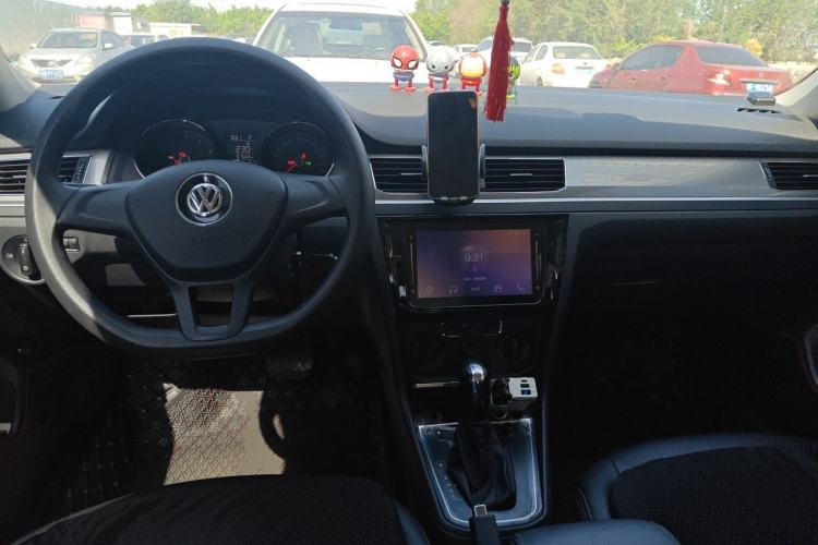 Used Volkswagen Bora 2018 1.5L Automatic Fashion Model Center Console
