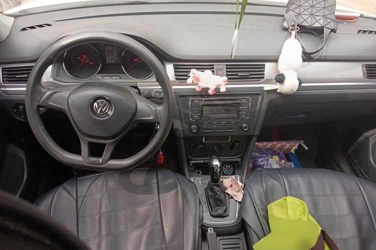 Used Volkswagen Bora 2018 1.5L Automatic Fashion Model Center Console