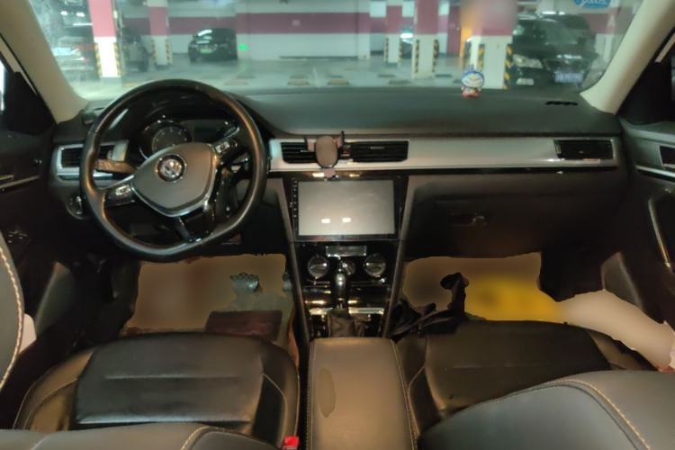 Used Volkswagen Bora 2018 1.5L Automatic Comfort Model Center Console