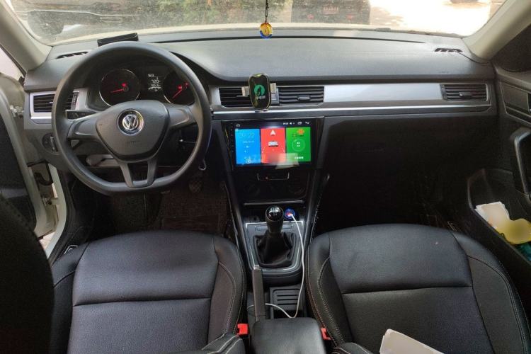 Used Volkswagen Bora 2018 1.5L Manual Fashion Model Center Console