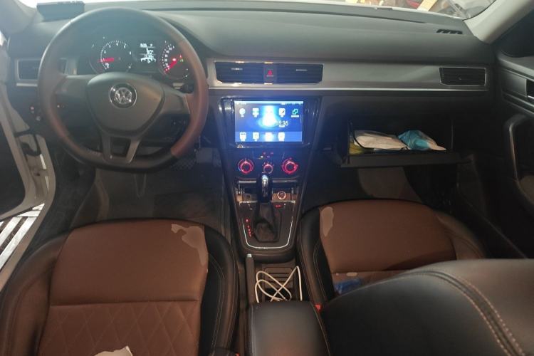 Used Volkswagen Bora 2018 1.5L Automatic Fashion Model Center Console
